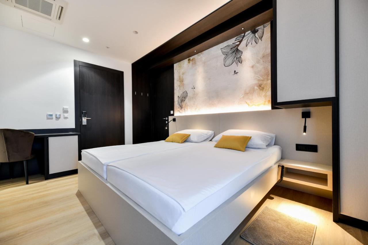 Crowonder Apartments & Rooms Oaza With Heated Swimming Pool And Sauna Turanj Exterior photo