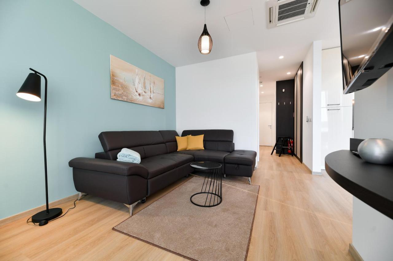 Crowonder Apartments & Rooms Oaza With Heated Swimming Pool And Sauna Turanj Exterior photo