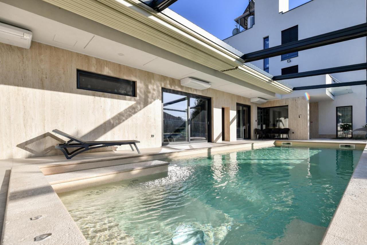 Crowonder Apartments & Rooms Oaza With Heated Swimming Pool And Sauna Turanj Exterior photo