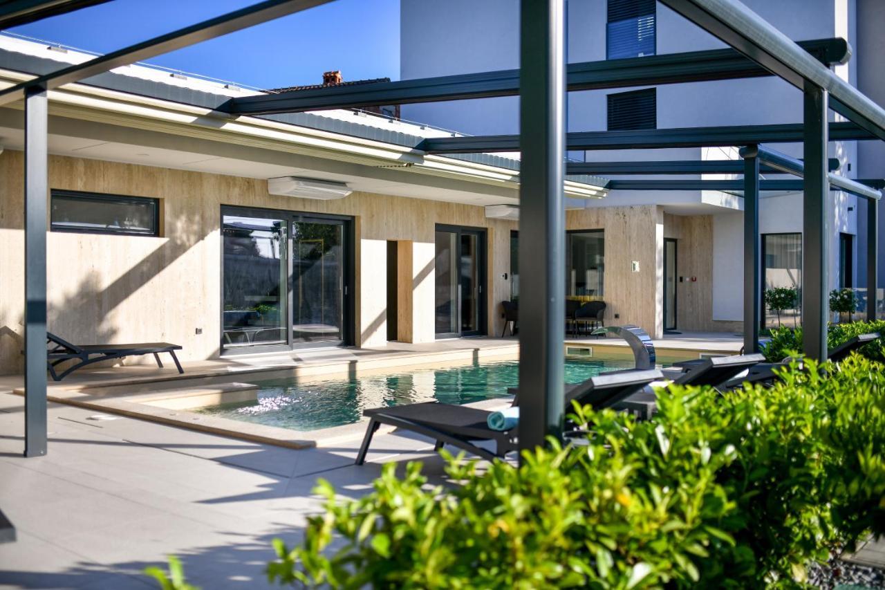 Crowonder Apartments & Rooms Oaza With Heated Swimming Pool And Sauna Turanj Exterior photo