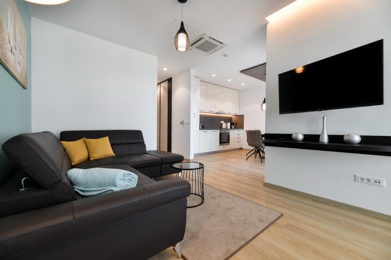 Crowonder Apartments & Rooms Oaza With Heated Swimming Pool And Sauna Turanj Exterior photo