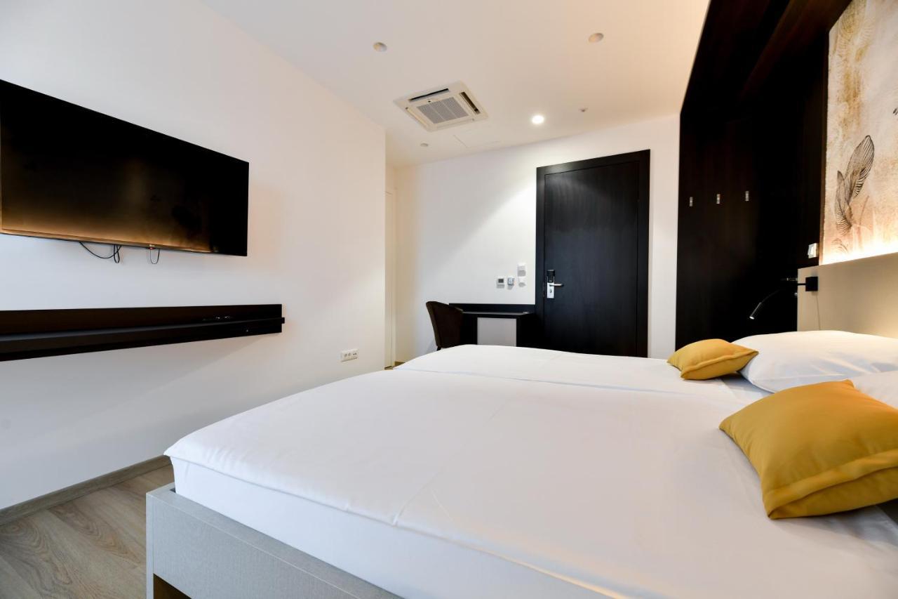Crowonder Apartments & Rooms Oaza With Heated Swimming Pool And Sauna Turanj Exterior photo