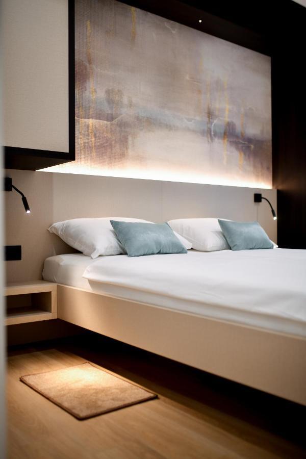 Crowonder Apartments & Rooms Oaza With Heated Swimming Pool And Sauna Turanj Exterior photo