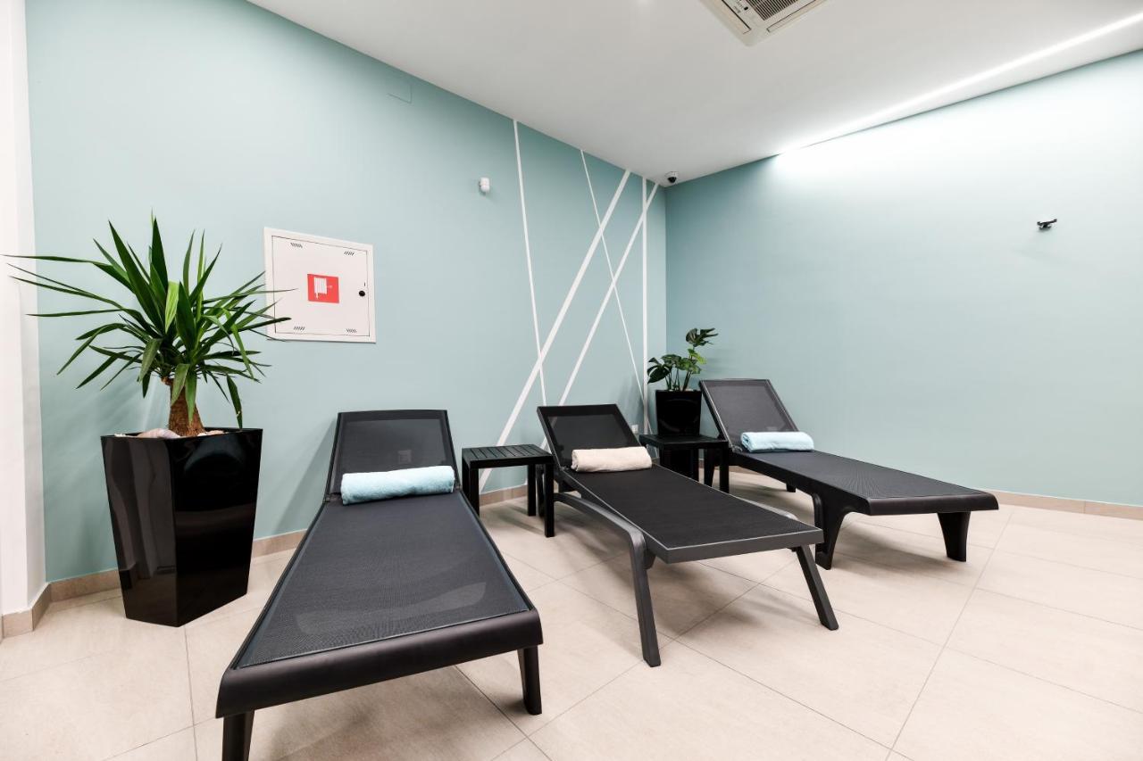Crowonder Apartments & Rooms Oaza With Heated Swimming Pool And Sauna Turanj Exterior photo