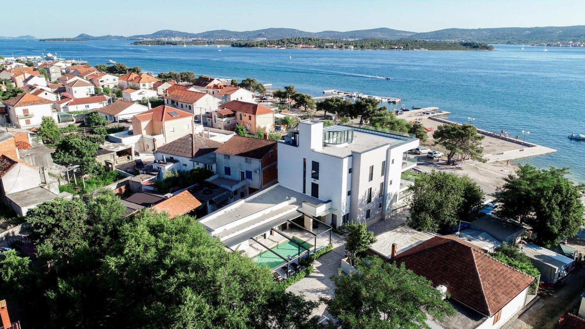 Crowonder Apartments & Rooms Oaza With Heated Swimming Pool And Sauna Turanj Exterior photo