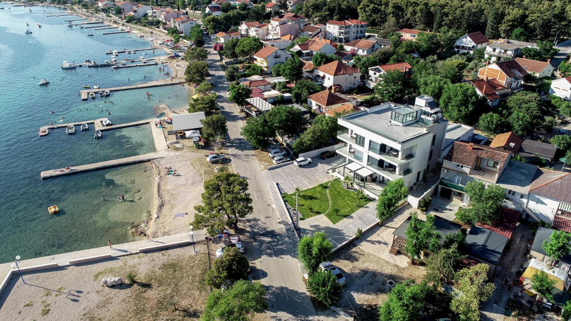 Crowonder Apartments & Rooms Oaza With Heated Swimming Pool And Sauna Turanj Exterior photo